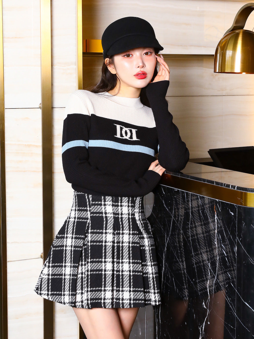 モデル:160cm(着用サイズ:FREE 着用カラー:BLK)