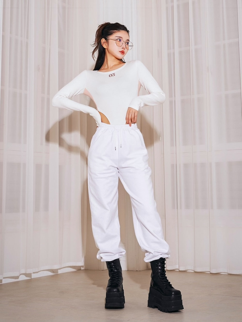モデル:160cm(着用サイズ:FREE 着用カラー:WHT)