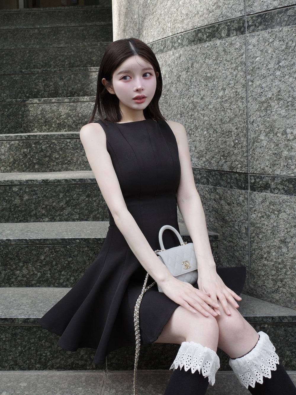 モデル:160cm(着用サイズ:FREE 着用カラー:BLK)