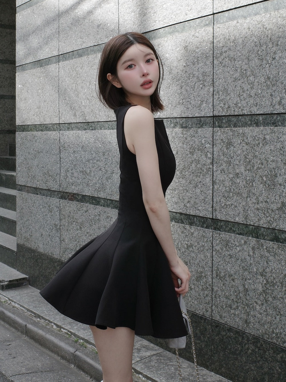 モデル:160cm(着用サイズ:FREE 着用カラー:BLK)