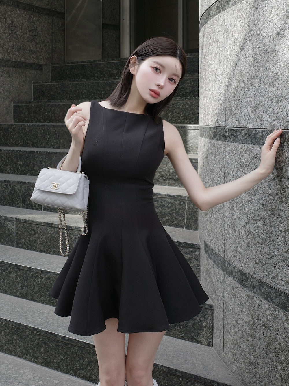 モデル:160cm(着用サイズ:FREE 着用カラー:BLK)