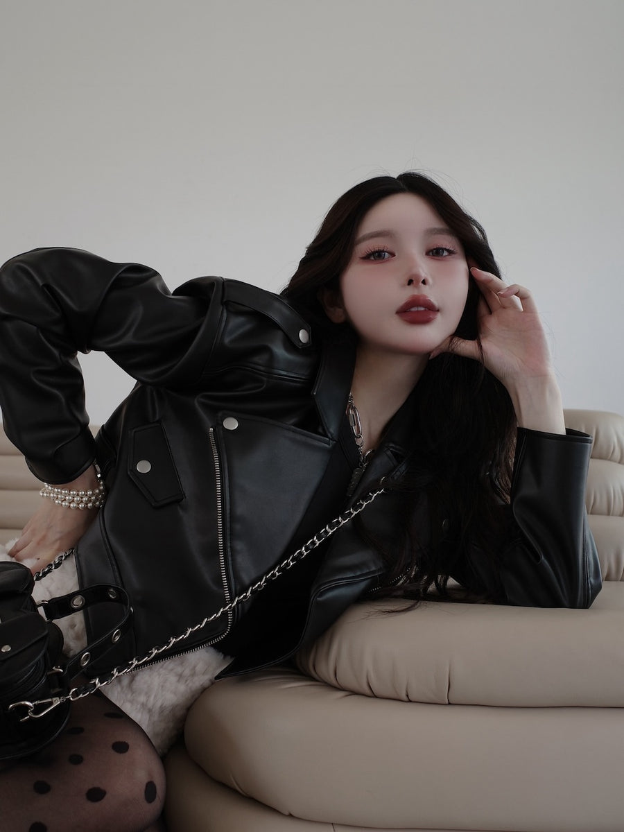 モデル:160cm(着用サイズ:FREE 着用カラー:BLK)