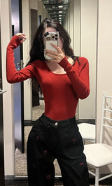 モデル:160cm(着用サイズ:FREE 着用カラー:RED)