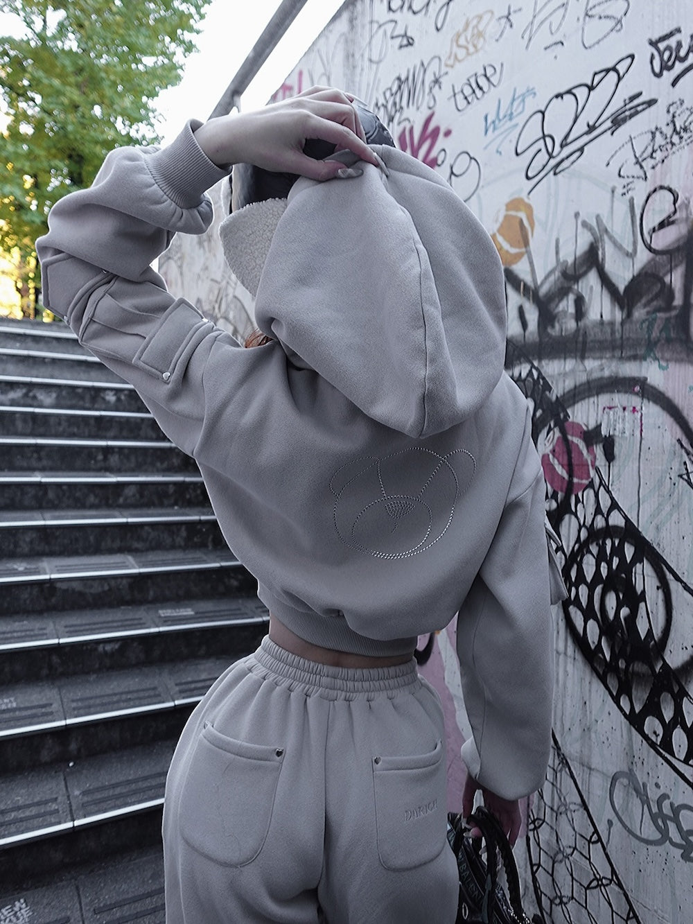 モデル:160cm(着用サイズ:FREE 着用カラー:GRY)