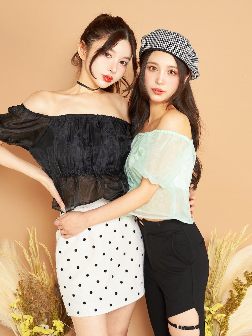モデル:(左)160cm(右)155cm(着用サイズ:FREE 着用カラー:(左)BLK(右)MNT)