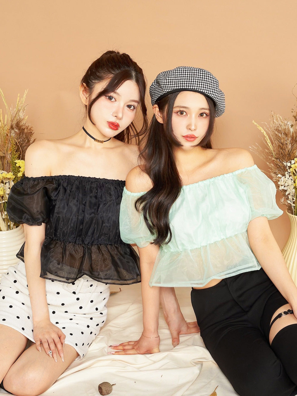 モデル:(左)160cm(右)155cm(着用サイズ:FREE 着用カラー:(左)BLK(右)MNT)