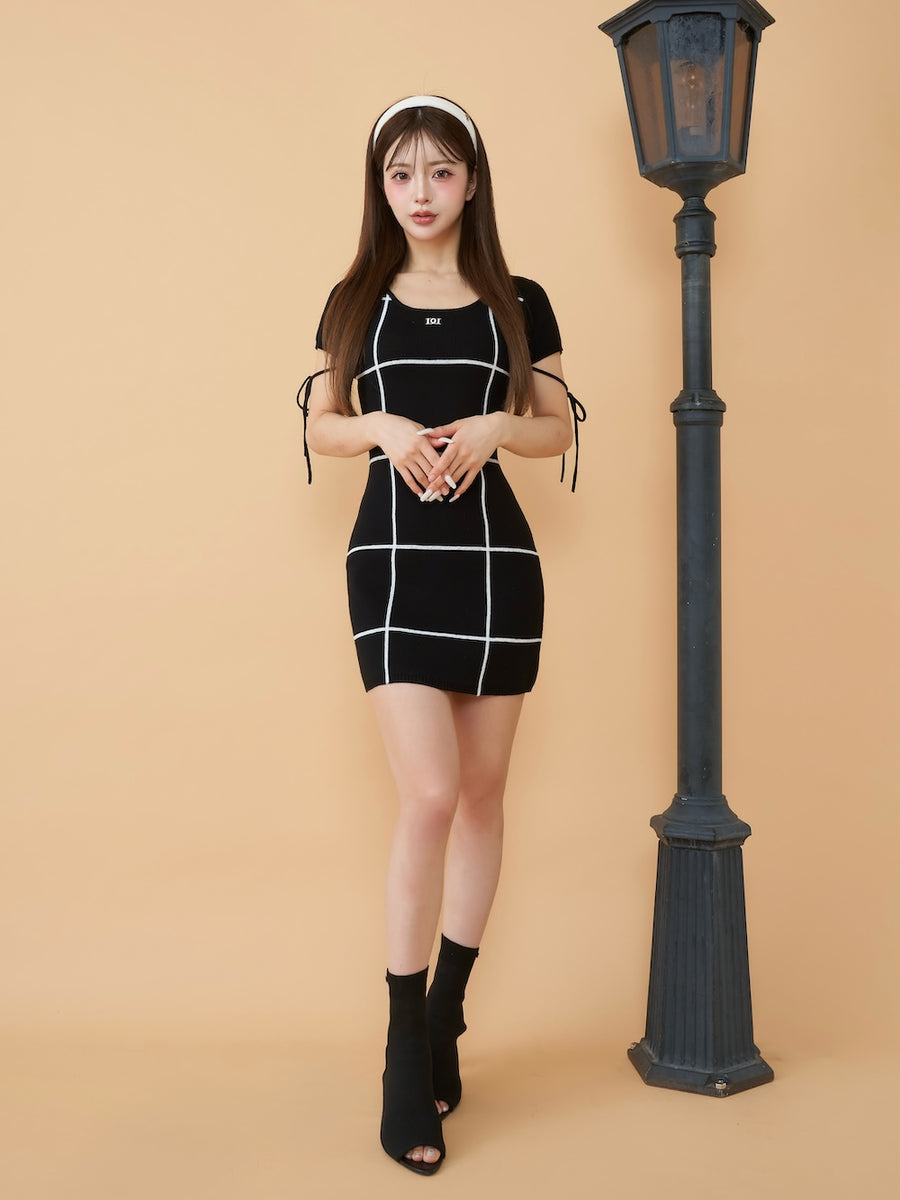 モデル:158cm(着用サイズ:FREE 着用カラー:BLK)