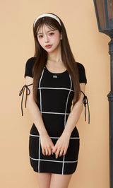 モデル:158cm(着用サイズ:FREE 着用カラー:BLK)
