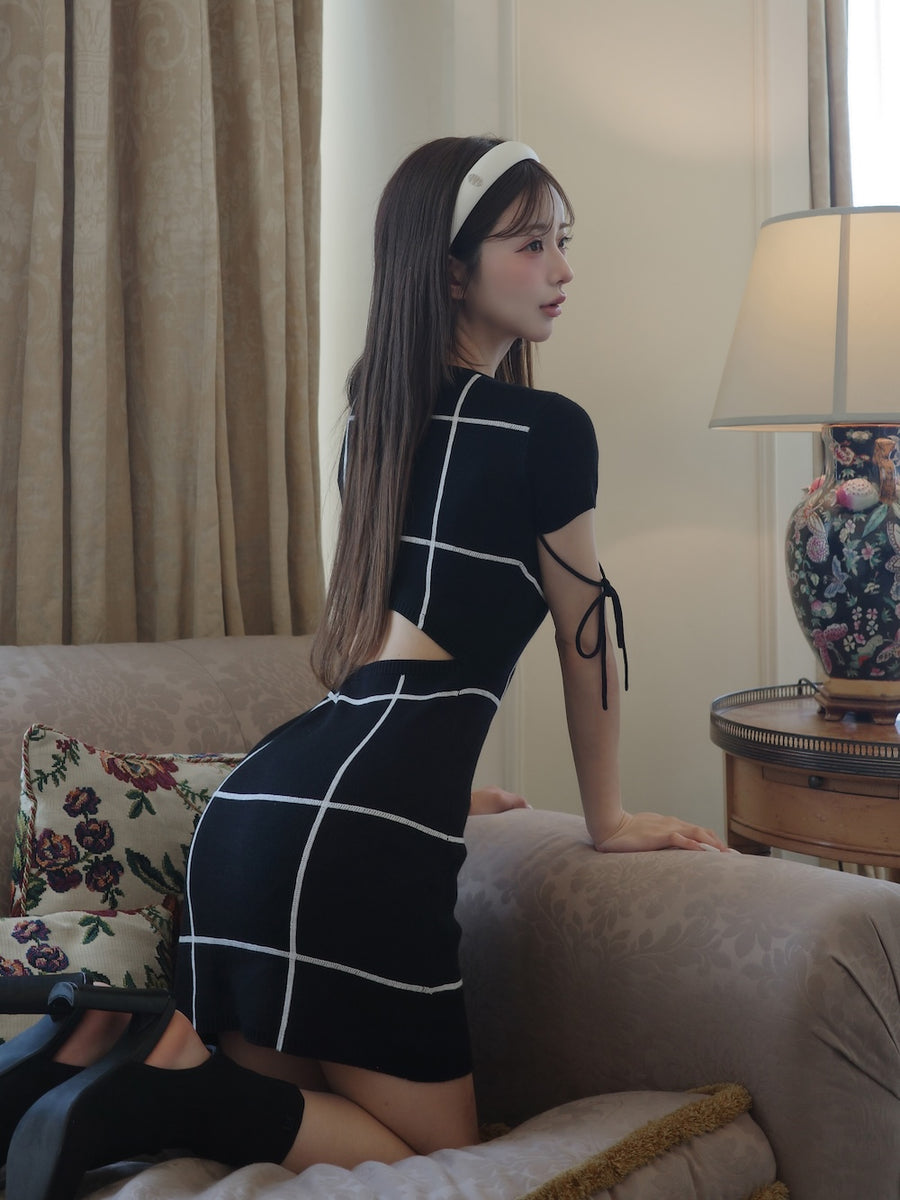 モデル:158cm(着用サイズ:FREE 着用カラー:BLK)