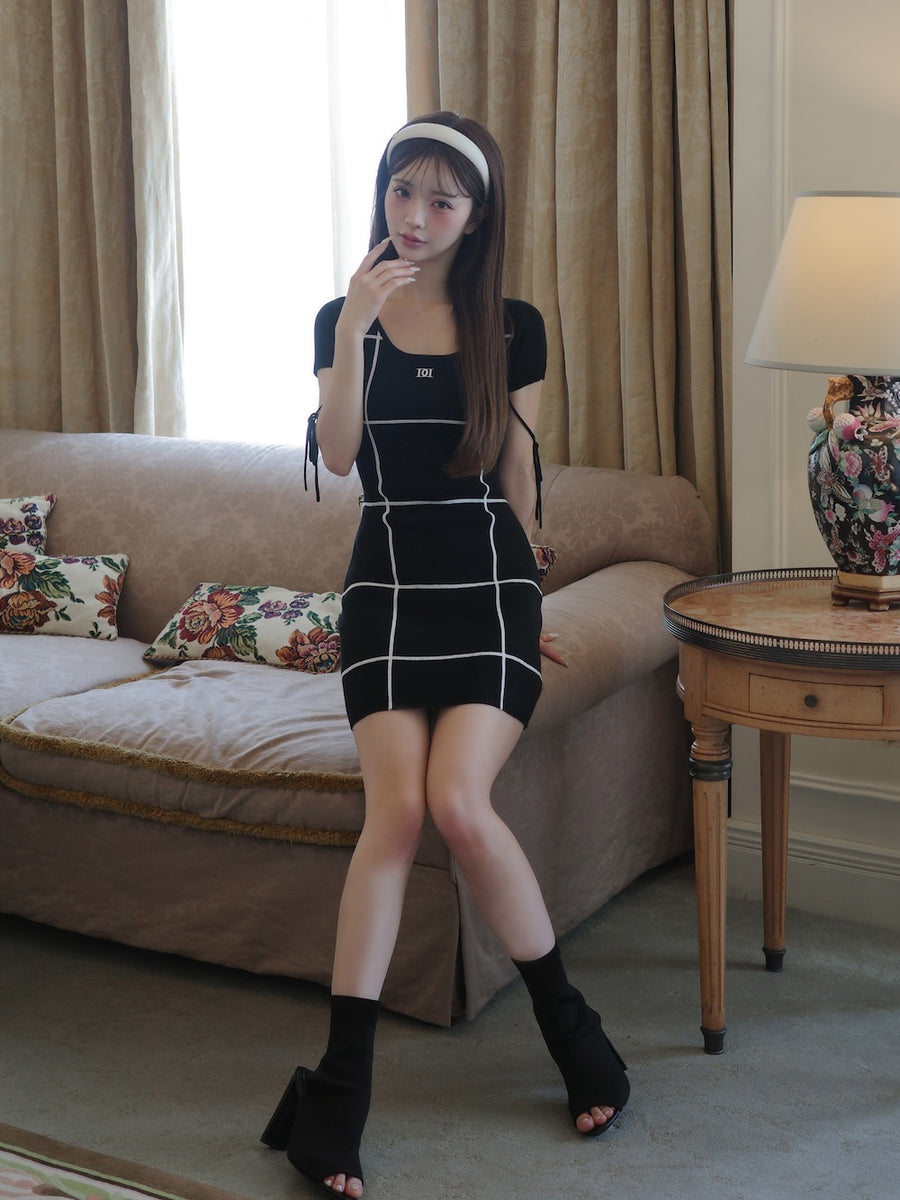 モデル:158cm(着用サイズ:FREE 着用カラー:BLK)