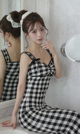 モデル:158cm(着用サイズ:FREE 着用カラー:BLK)