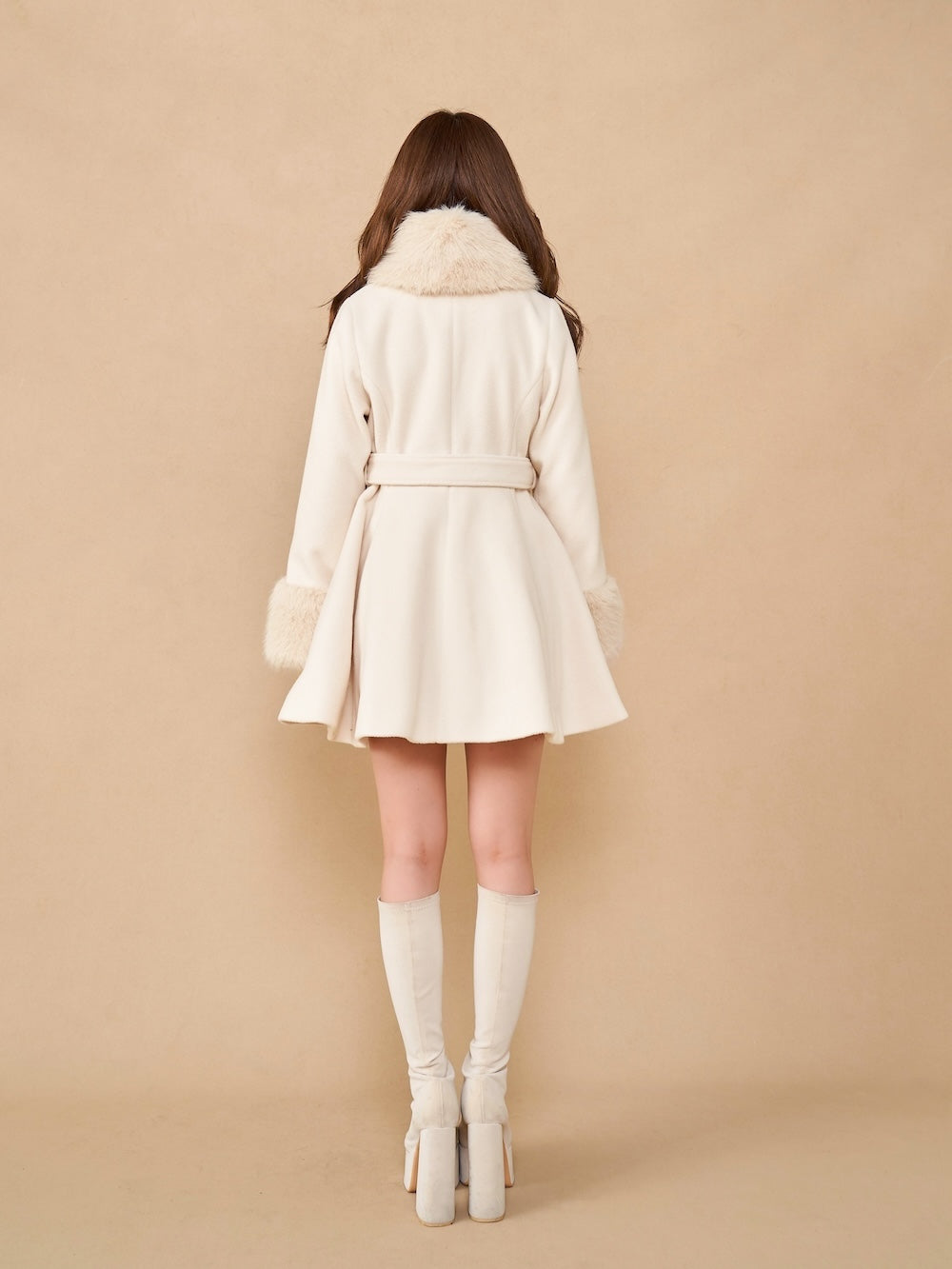 モデル:158cm(着用サイズ:FREE 着用カラー:IVO)