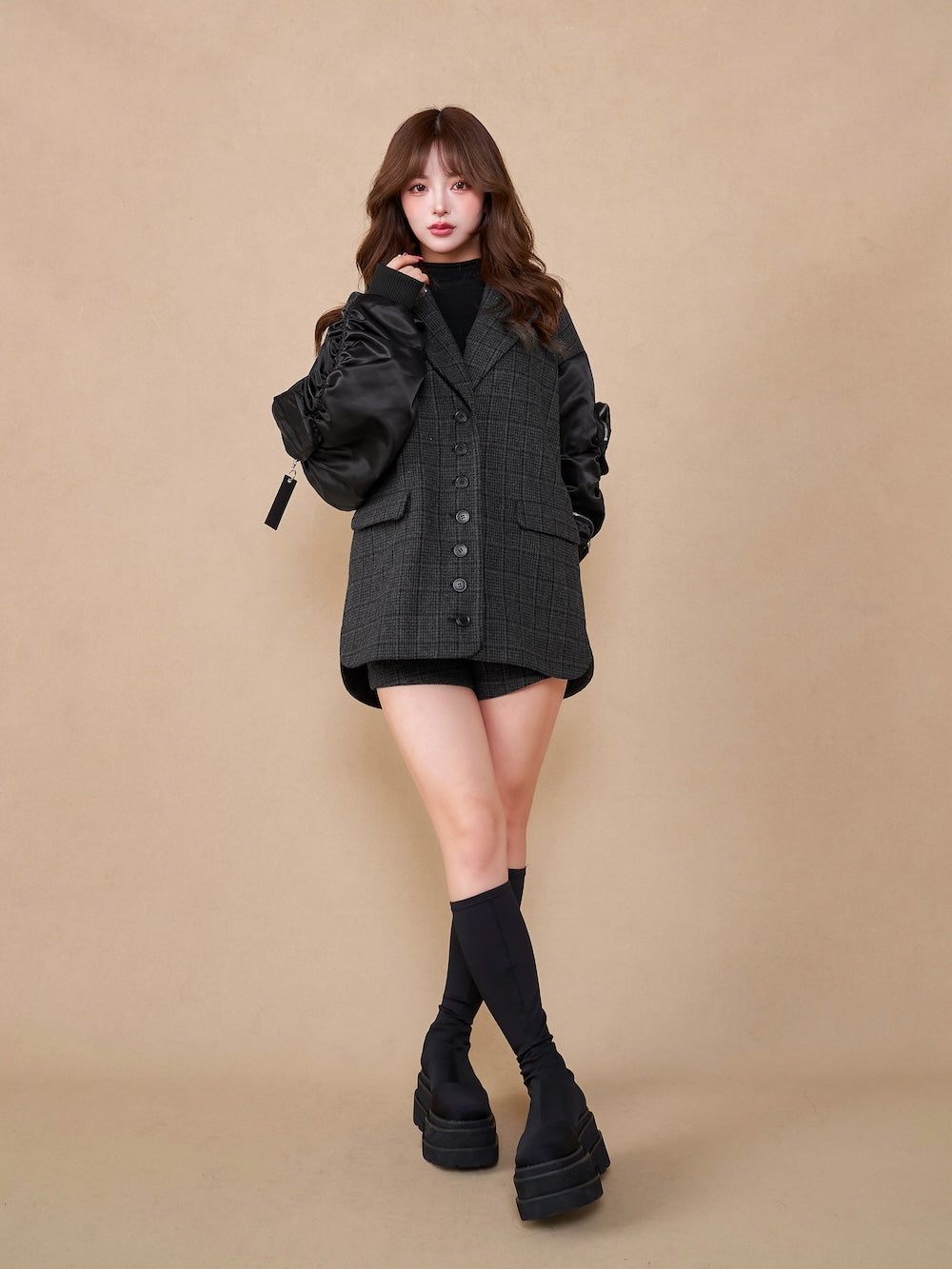モデル:158cm(着用サイズ:FREE 着用カラー:BLK)