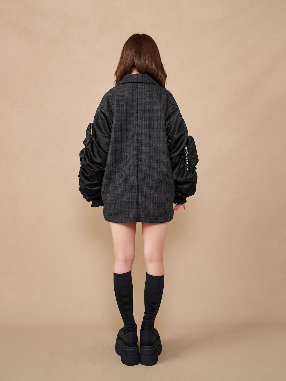 モデル:158cm(着用サイズ:FREE 着用カラー:BLK)