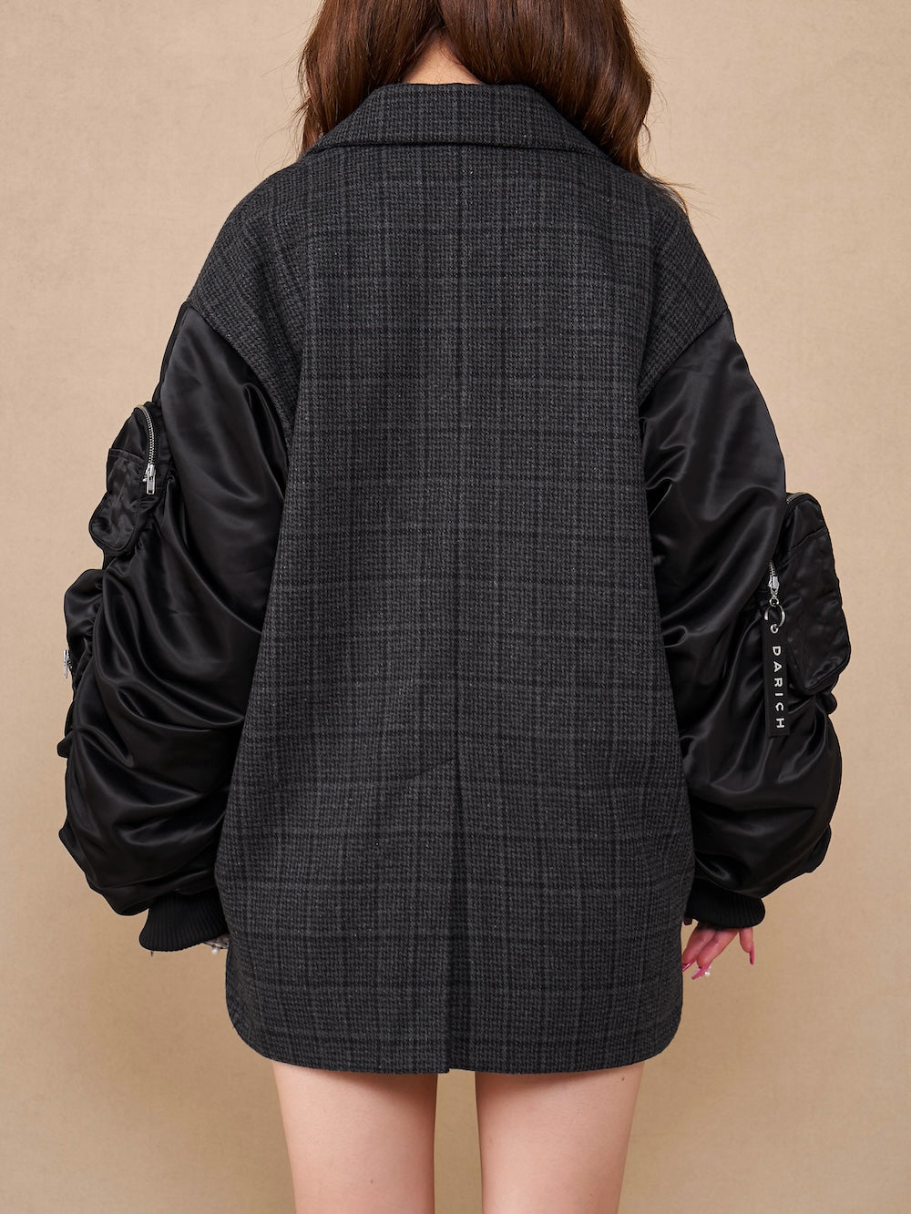 モデル:158cm(着用サイズ:FREE 着用カラー:BLK)