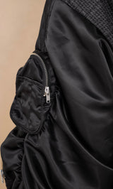 モデル:158cm(着用サイズ:FREE 着用カラー:BLK)
