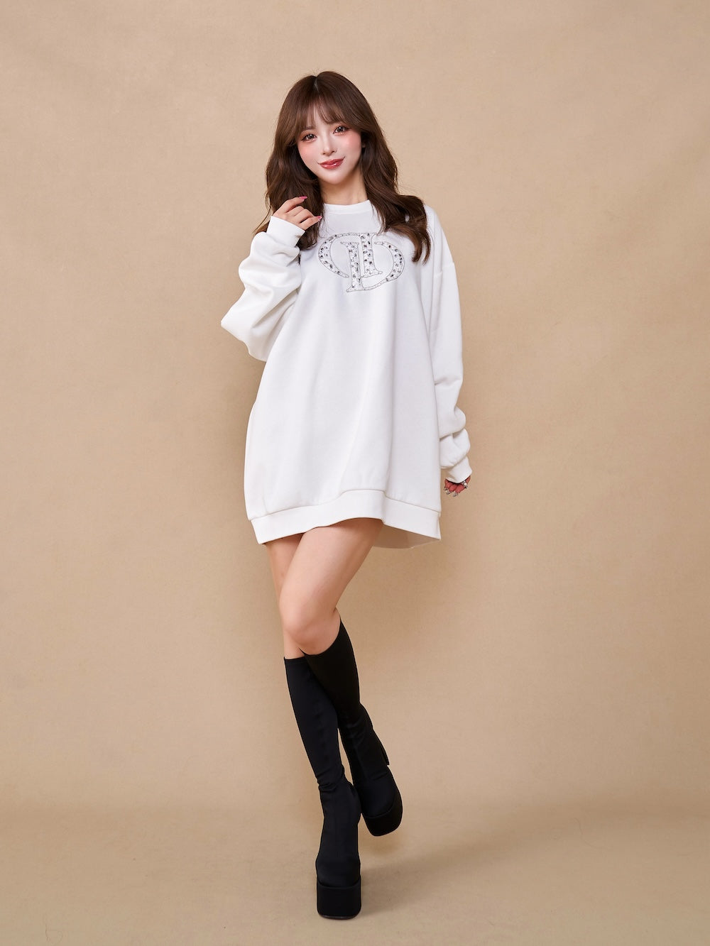 モデル:158cm(着用サイズ:FREE 着用カラー:WHT)