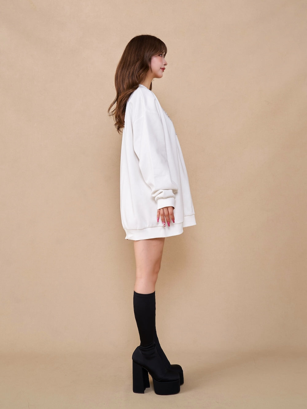 モデル:158cm(着用サイズ:FREE 着用カラー:WHT)