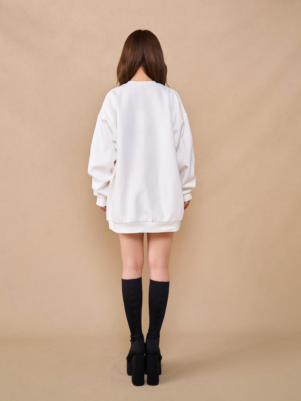 モデル:158cm(着用サイズ:FREE 着用カラー:WHT)