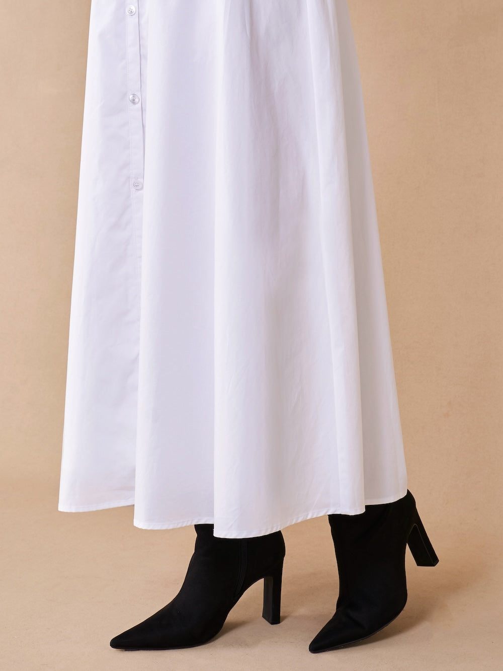 モデル:158cm(着用サイズ:FREE 着用カラー:WHT)
