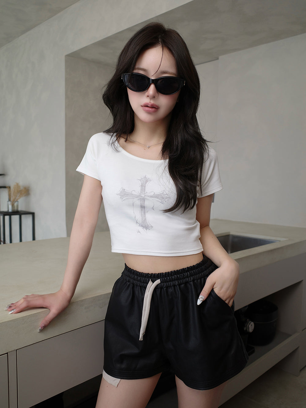 モデル:158cm(着用サイズ:FREE 着用カラー:BLK)