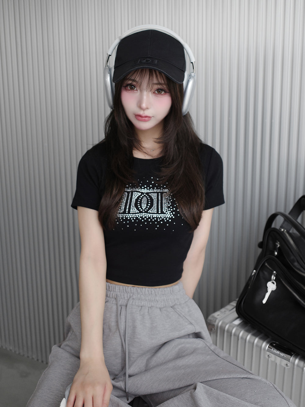 モデル:158cm(着用サイズ:FREE 着用カラー:BLK)