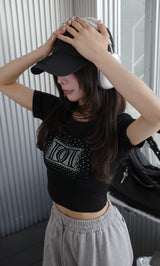 モデル:158cm(着用サイズ:FREE 着用カラー:BLK)
