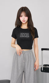モデル:158cm(着用サイズ:FREE 着用カラー:BLK)