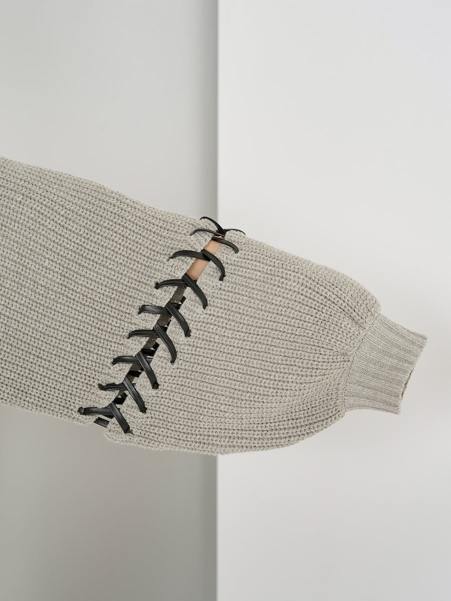 モデル:158cm(着用サイズ:FREE 着用カラー:GRY)