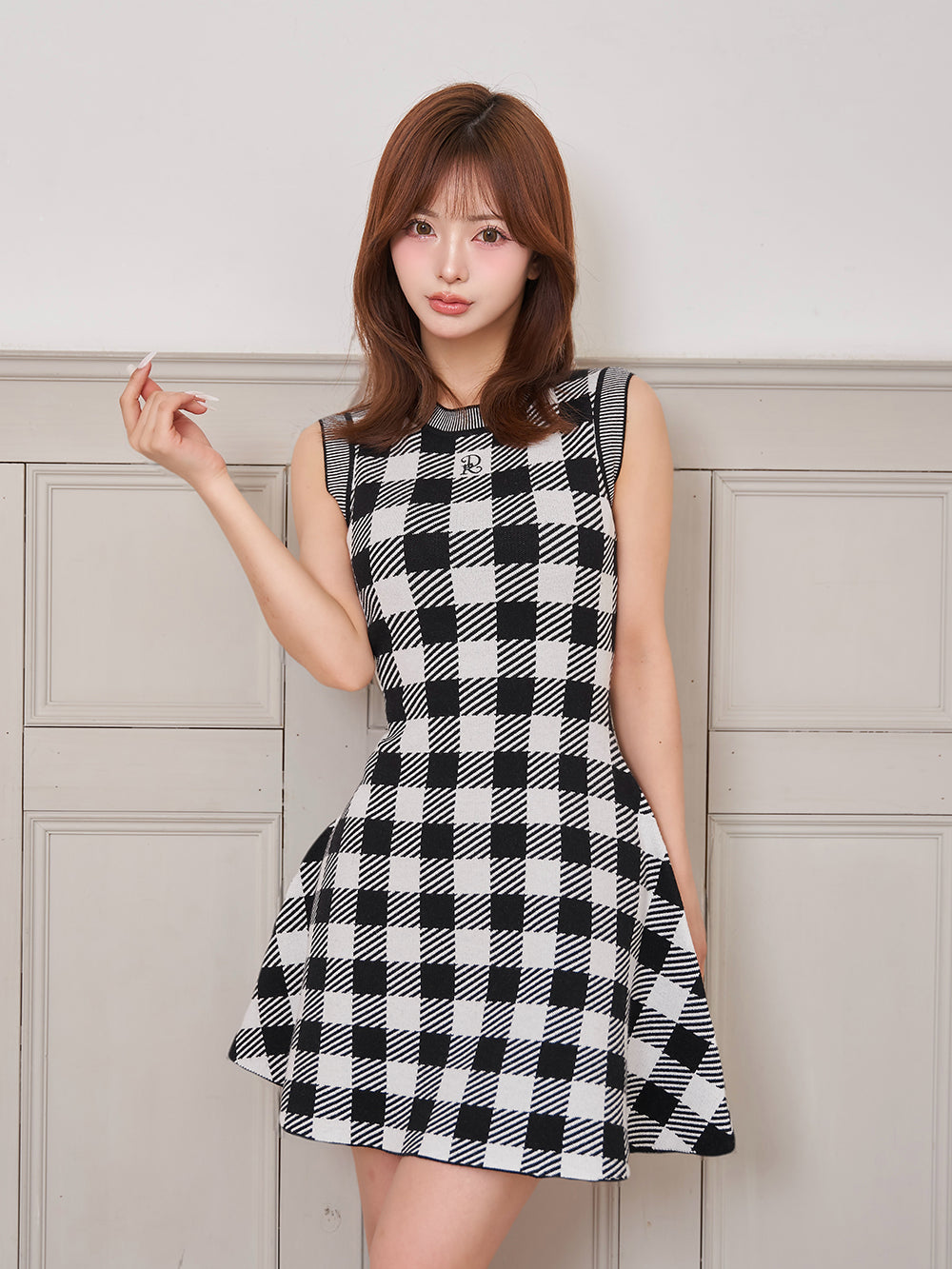 モデル:158cm(着用サイズ:FREE 着用カラー:BLK)