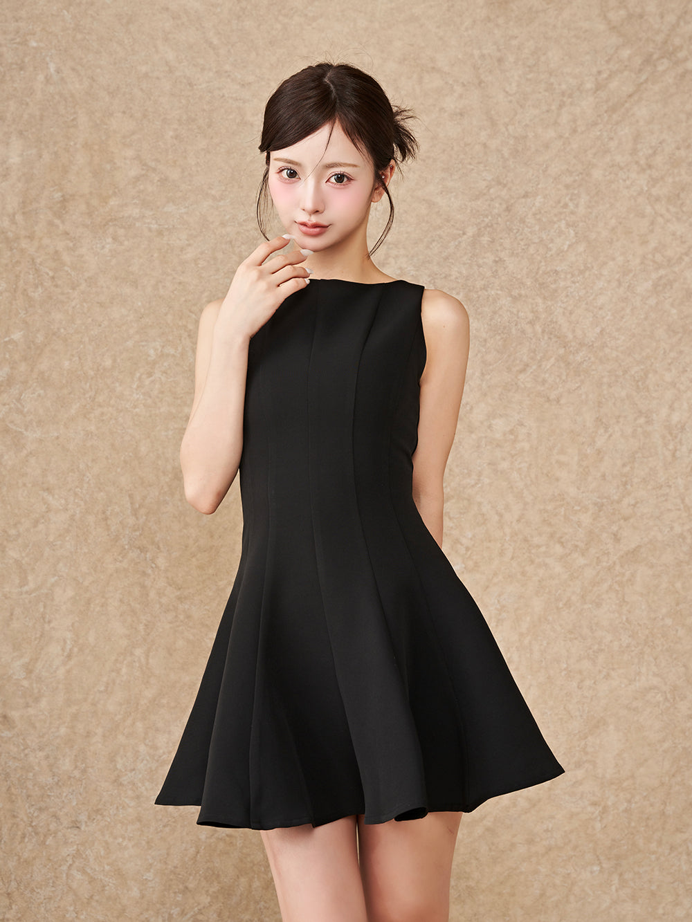 モデル:158cm(着用サイズ:FREE 着用カラー:BLK)