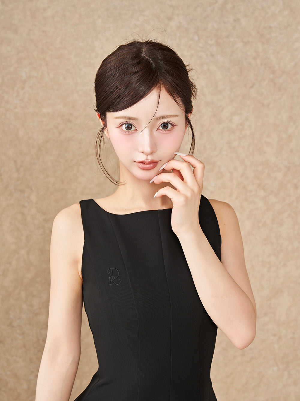 モデル:158cm(着用サイズ:FREE 着用カラー:BLK)