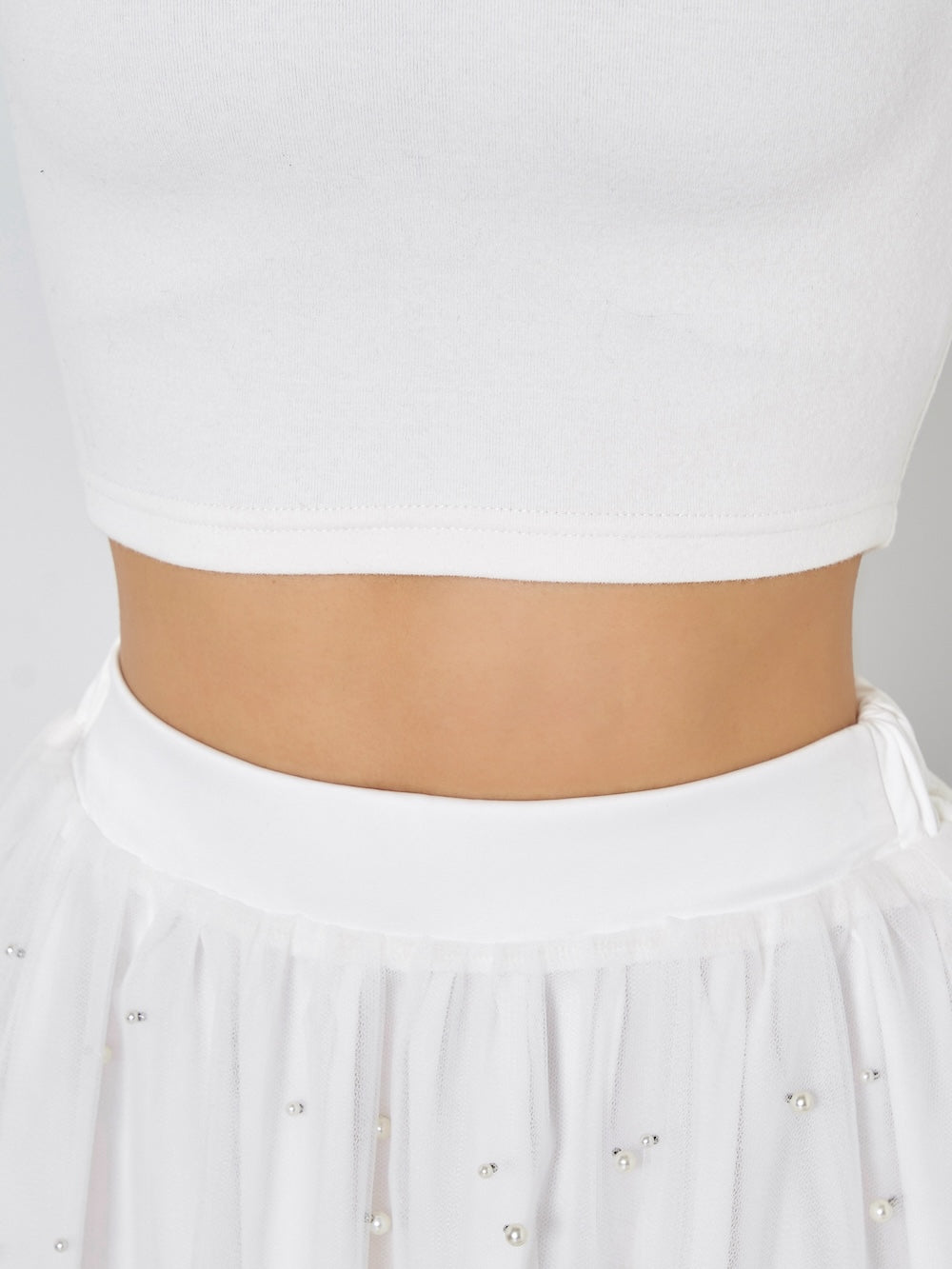 モデル:155cm(着用サイズ:FREE 着用カラー:WHT)