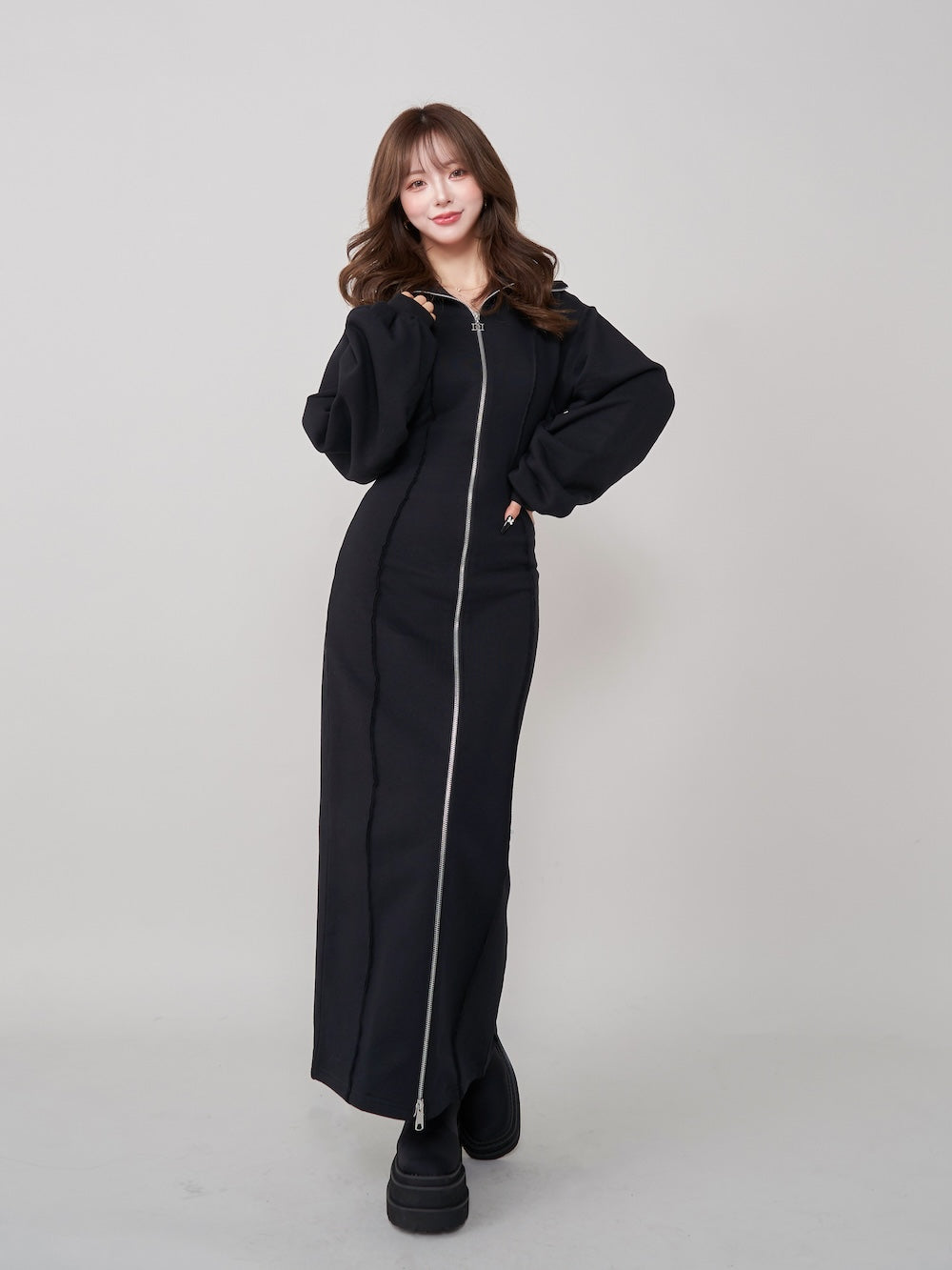モデル:158cm(着用サイズ:FREE 着用カラー:BLK)