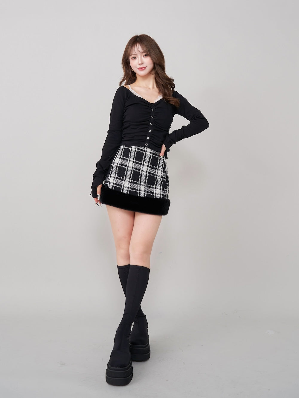 モデル:158cm(着用サイズ:FREE 着用カラー:BLK)