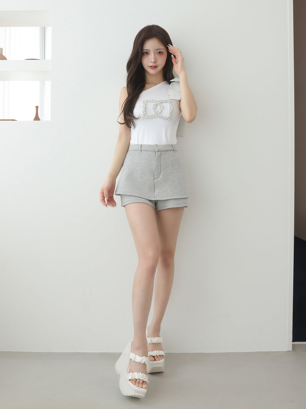 モデル:158cm(着用サイズ:FREE 着用カラー:WHT)