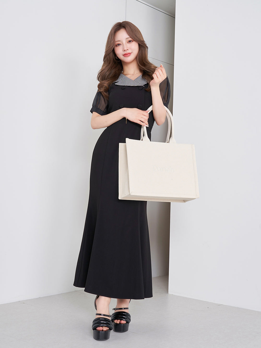 モデル:158cm(着用サイズ:FREE 着用カラー:BLK)