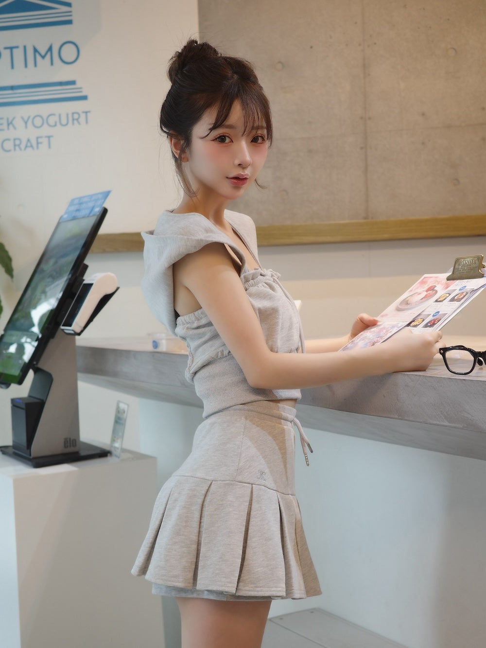 モデル:158cm(着用サイズ:FREE 着用カラー:GRY)