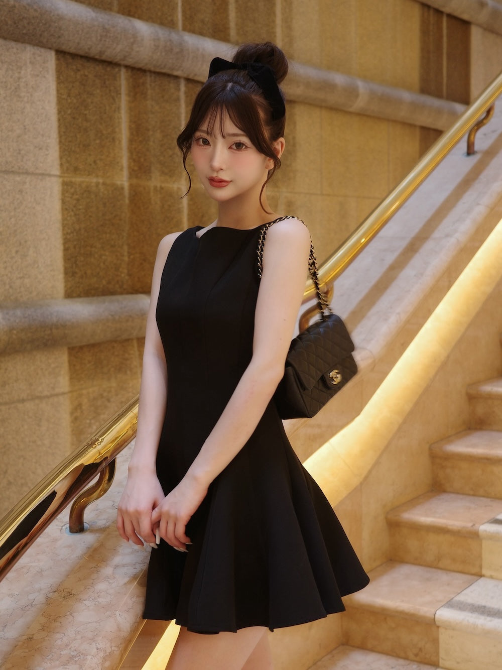 モデル:158cm(着用サイズ:FREE 着用カラー:BLK)