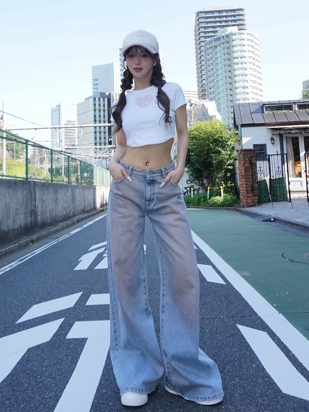 モデル:158cm(着用サイズ:S 着用カラー:I-BLU)