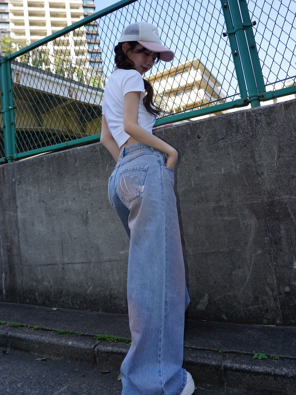 モデル:158cm(着用サイズ:S 着用カラー:I-BLU)