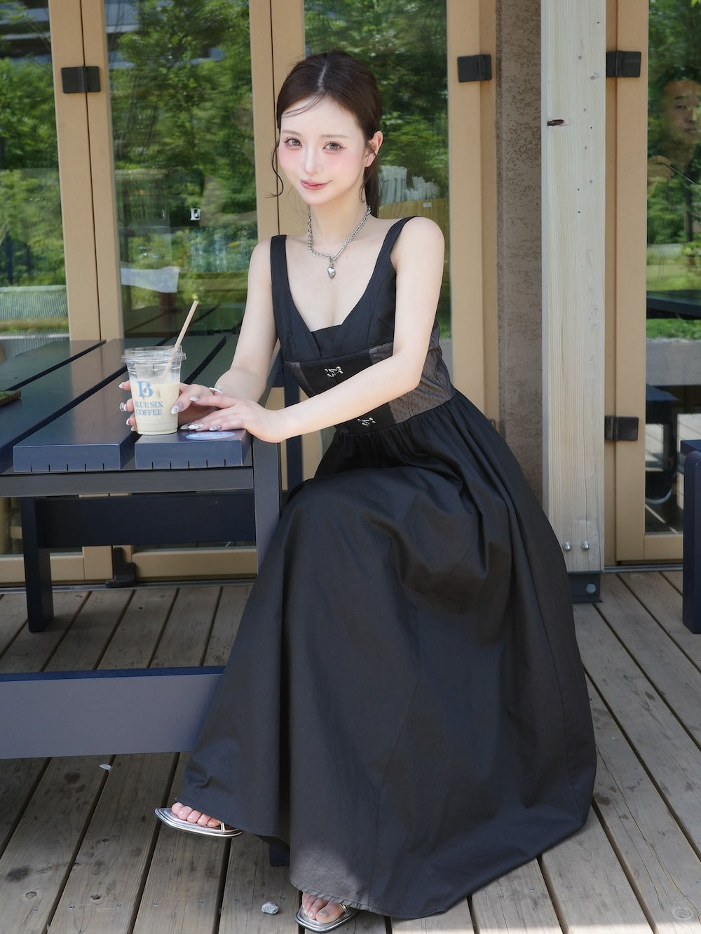 モデル:158cm(着用サイズ:FREE 着用カラー:BLK)