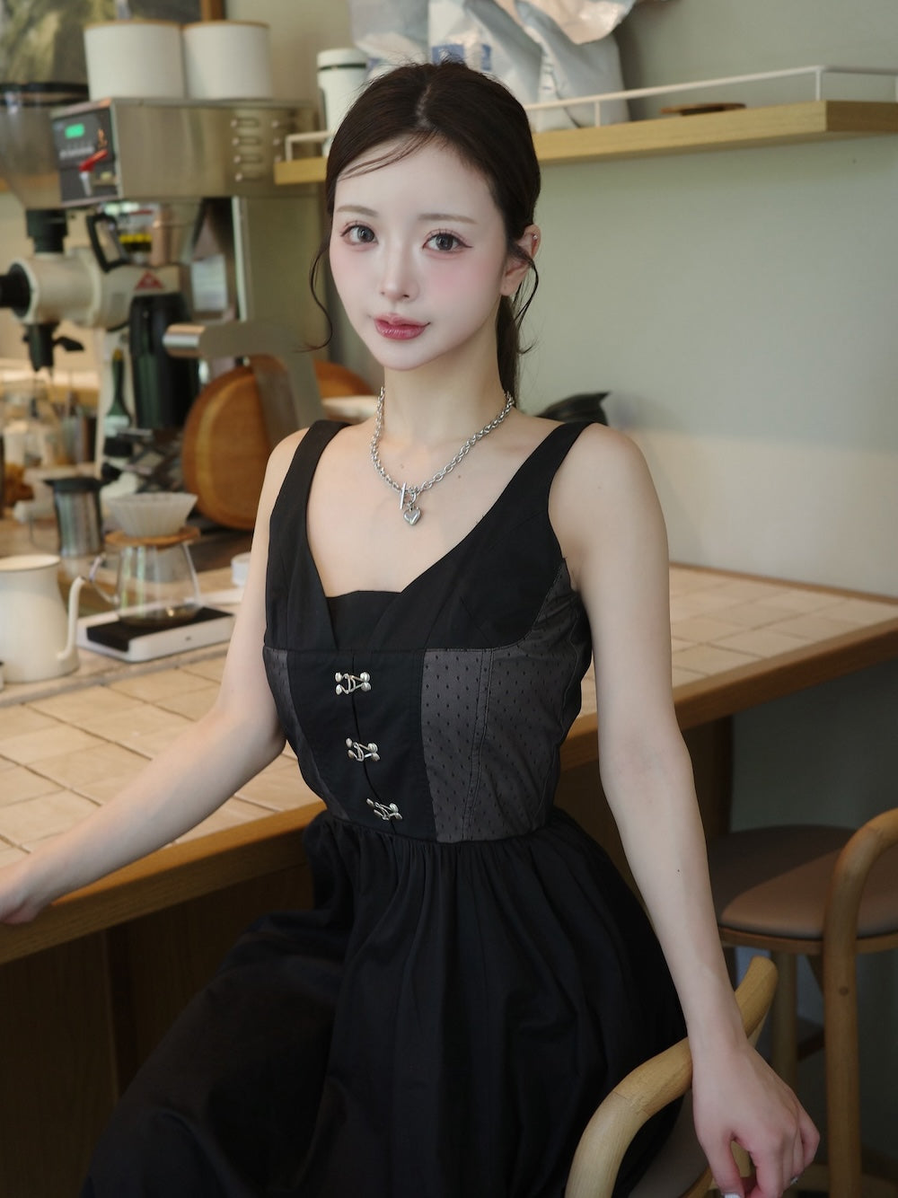 モデル:158cm(着用サイズ:FREE 着用カラー:BLK)