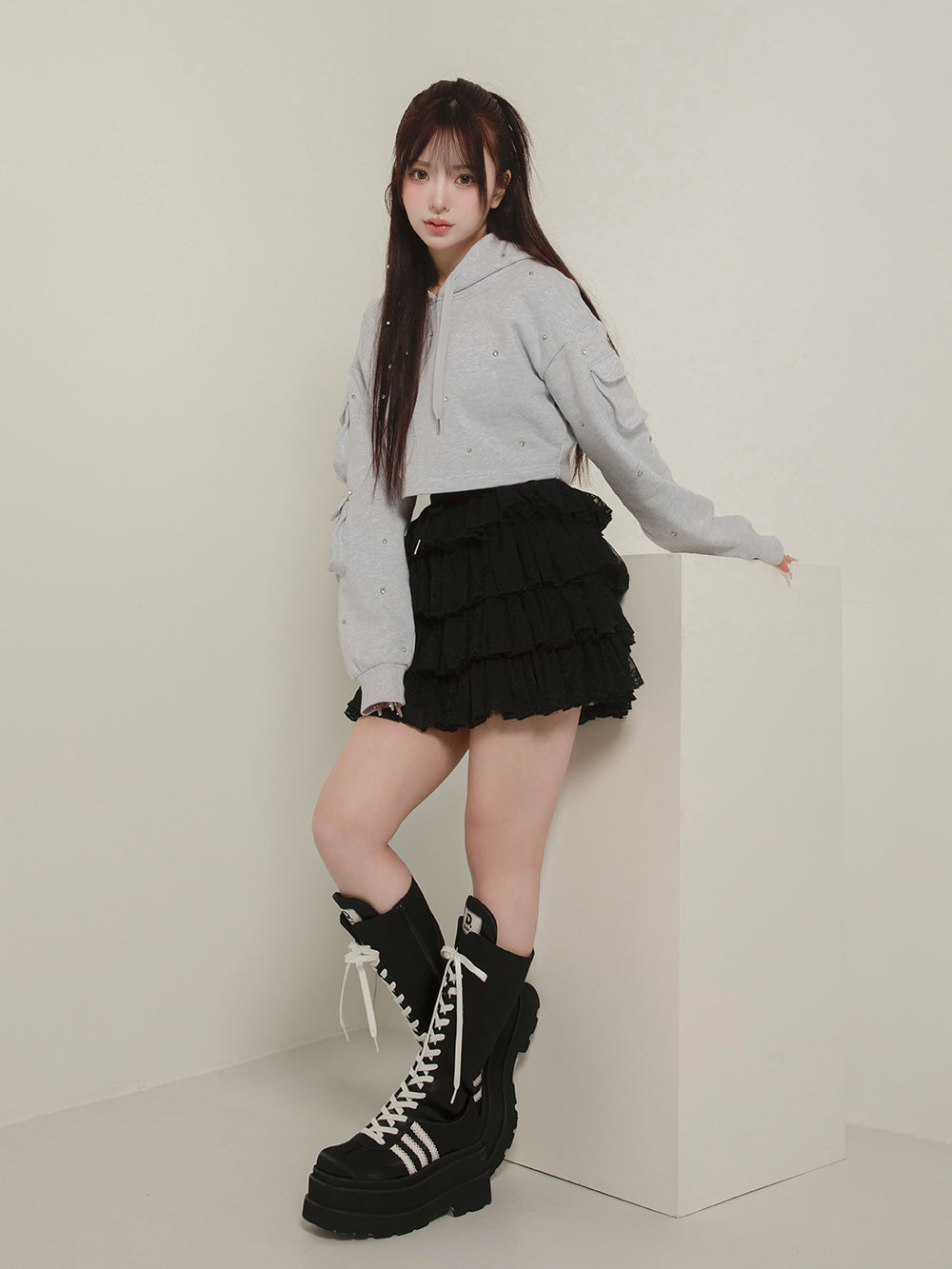 モデル:158cm(着用サイズ:FREE 着用カラー:BLK)