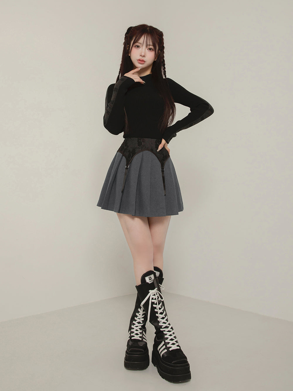 モデル:158cm(着用サイズ:FREE 着用カラー:BLK)