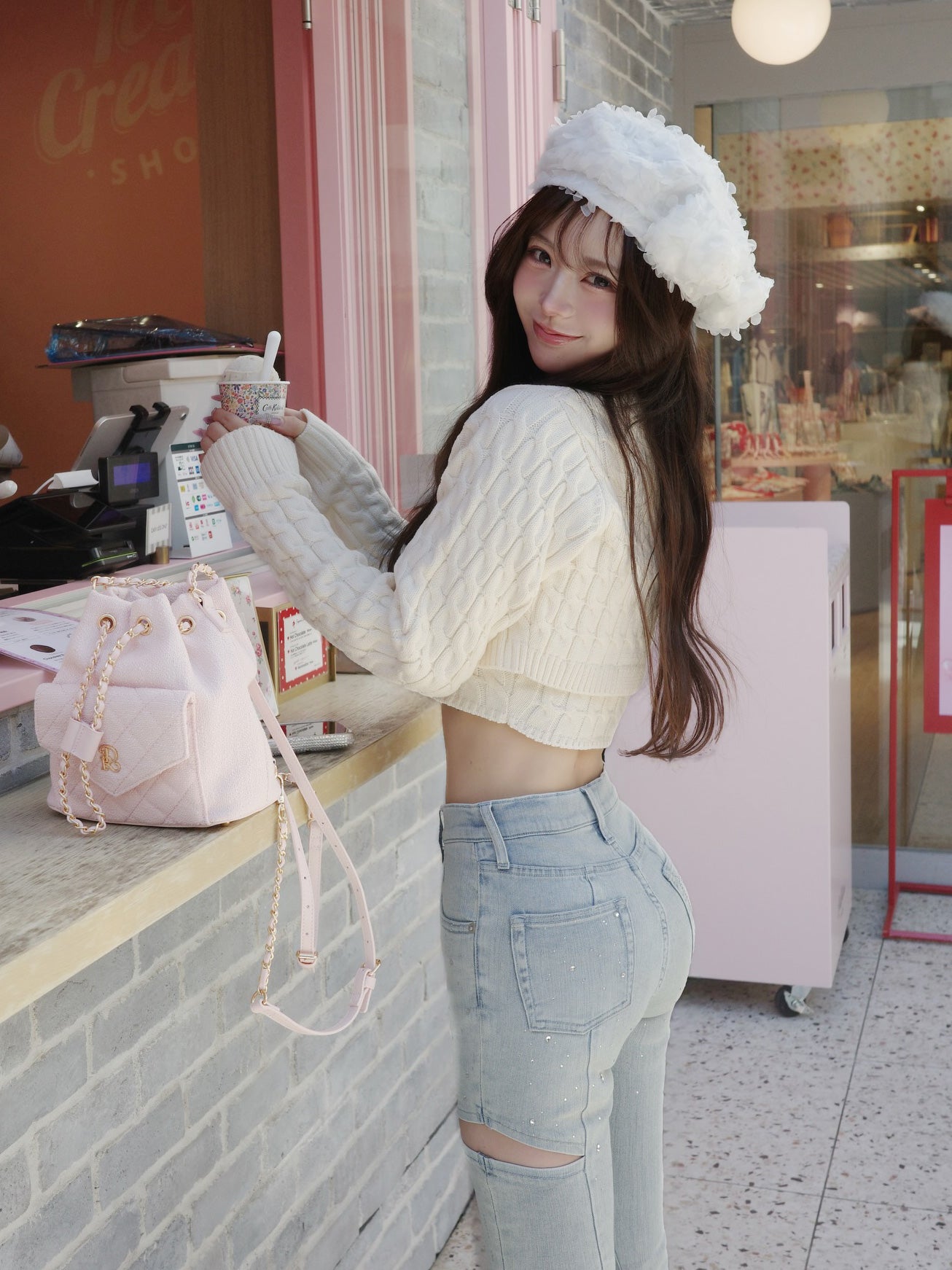 モデル:158cm(着用サイズ:M 着用カラー:I-BLU)