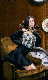 モデル:160cm(着用サイズ:FREE 着用カラー:BLK)