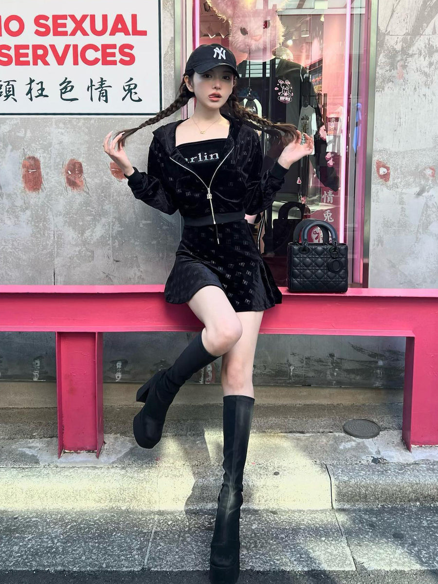 モデル:160cm(着用サイズ:FREE 着用カラー:BLK)