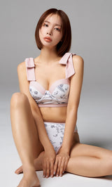 モデル:166cm(着用サイズ:FREE 着用カラー:PNK)