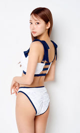 モデル:160cm(着用サイズ:FREE 着用カラー:NVY)